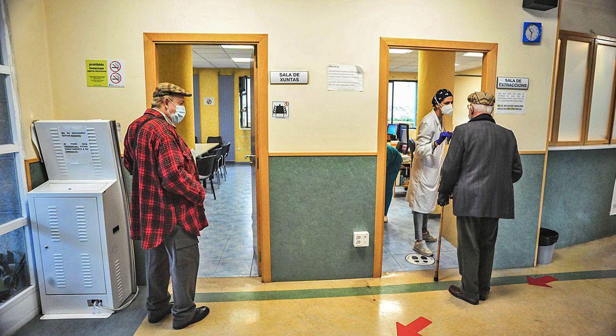 Los centros de salud arousanos administran las primeras dosis de la vacuna contra la gripe