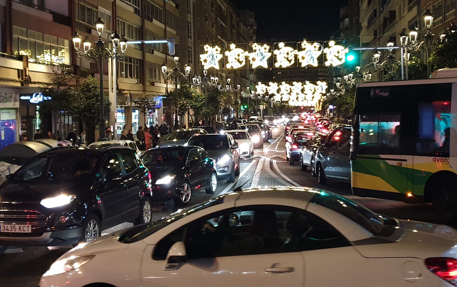 Monumental atasco en el centro de Vigo