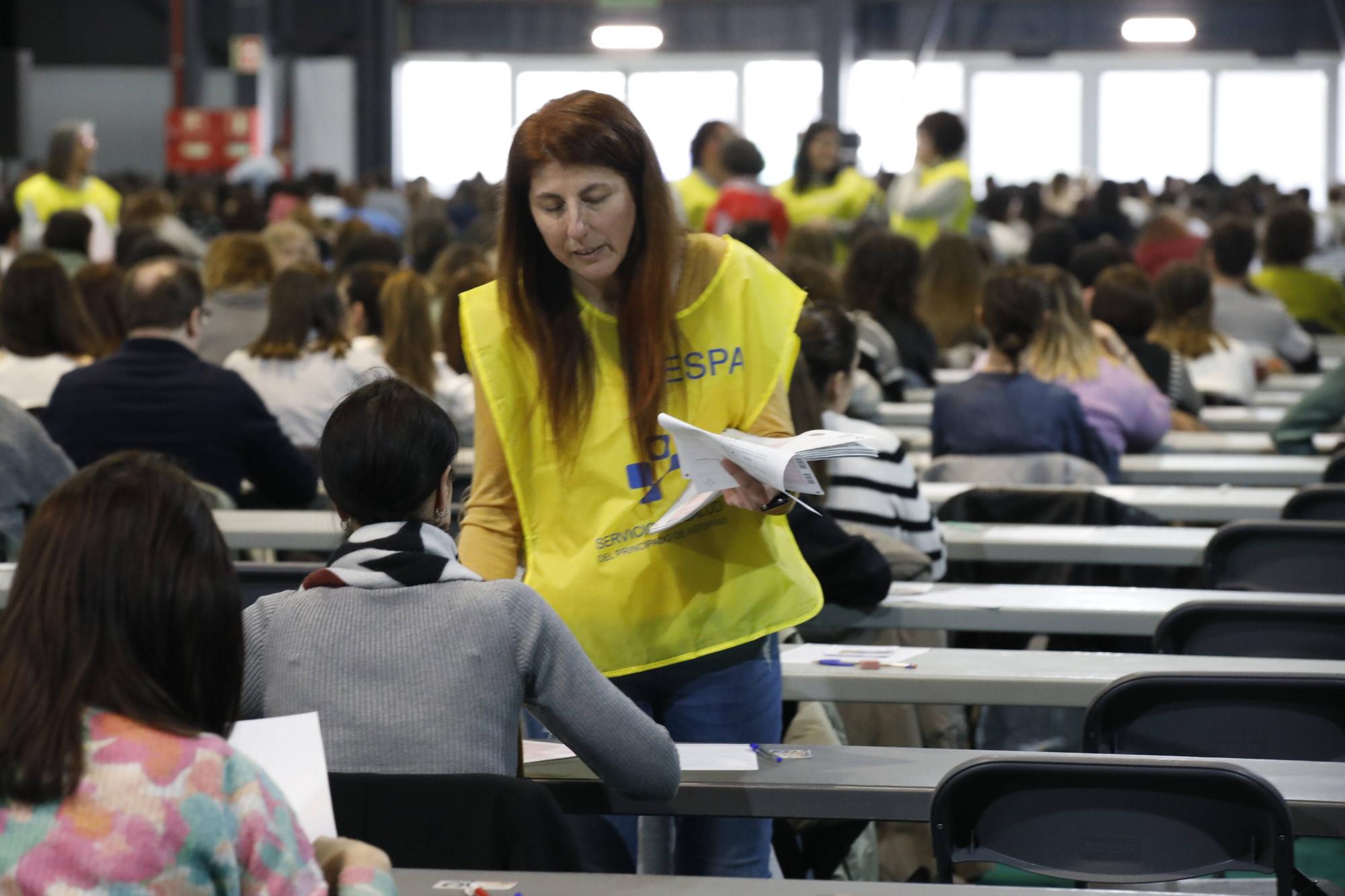 Miles de personas participan en la macrooposición de la sanidad pública asturiana.