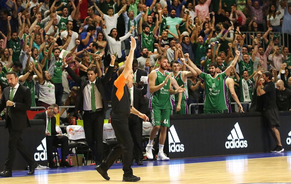 Una espectacular remontada en el último cuarto permite al Unicaja estrenarse en la Euroliga con un triunfo de prestigio que demuestra que los verdes están preparados para luchar por todo