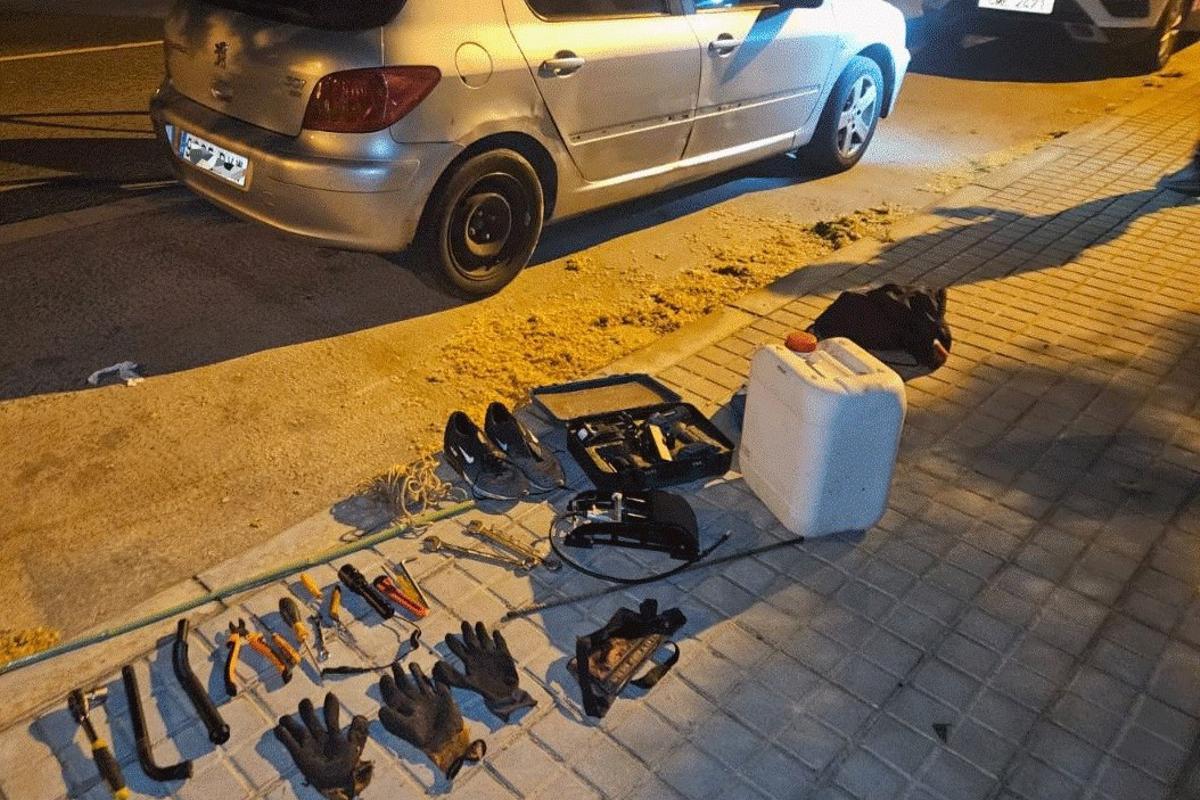 Material confiscado por los Mossos dEsquadra durante la detención en Vila-seca.