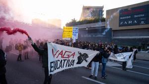 Manifestación de profesores, en una de las jornadas de huelga del pasado marzo en Barcelona.