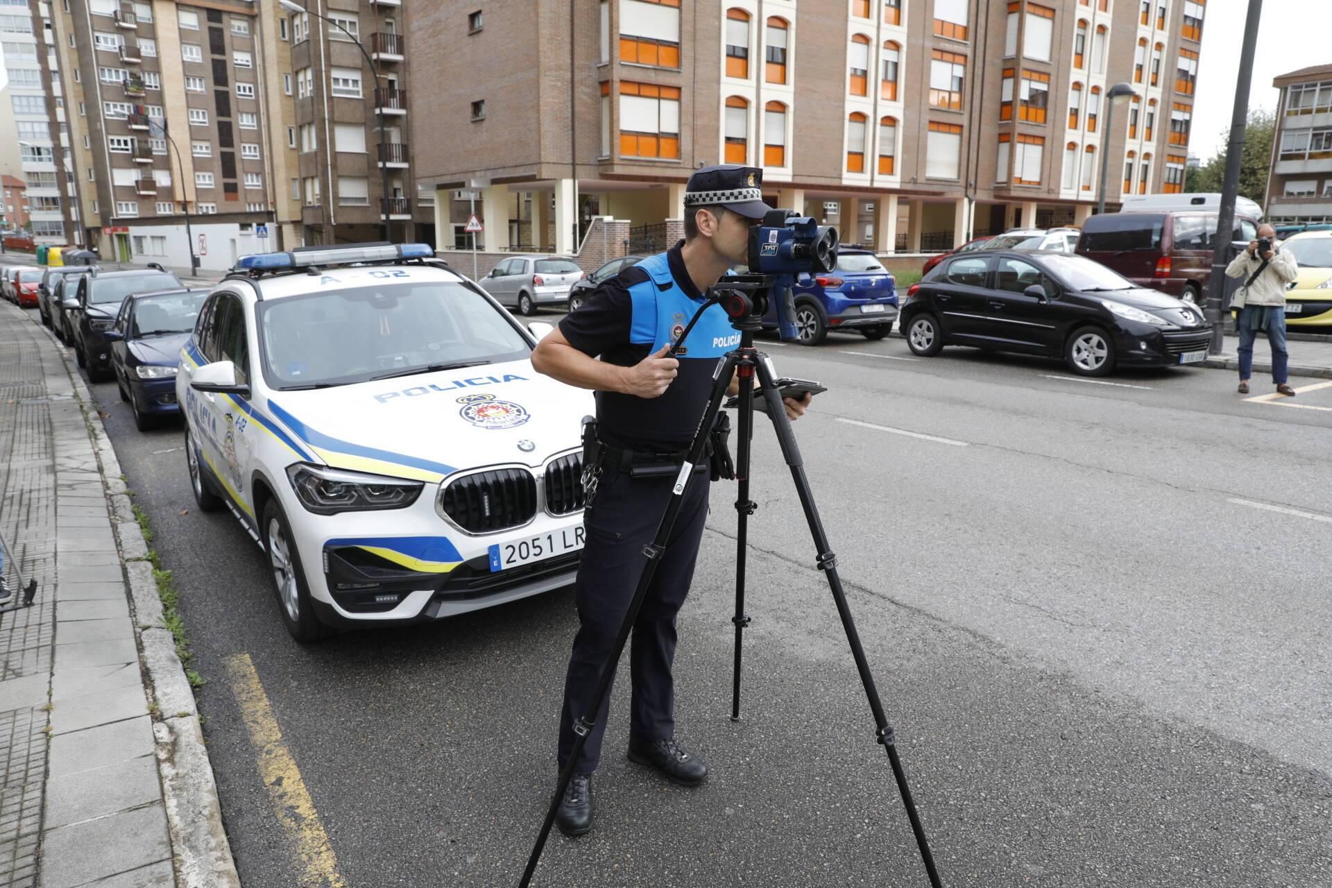 EN IMÁGENES: Así fue la presentación del radar portátil en Avilés.
