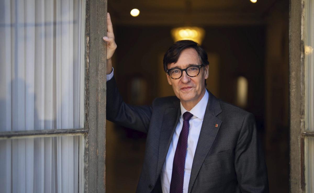 El president de la Generalitat, Salvador Illa, a l’entrada del Palau de Pedralbes. | ZOWY VOETEN