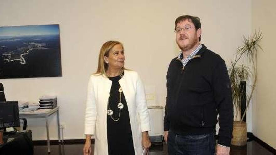 Carlos Iglesias, junto a la presidenta provincial, Carmela Silva. // N.P.