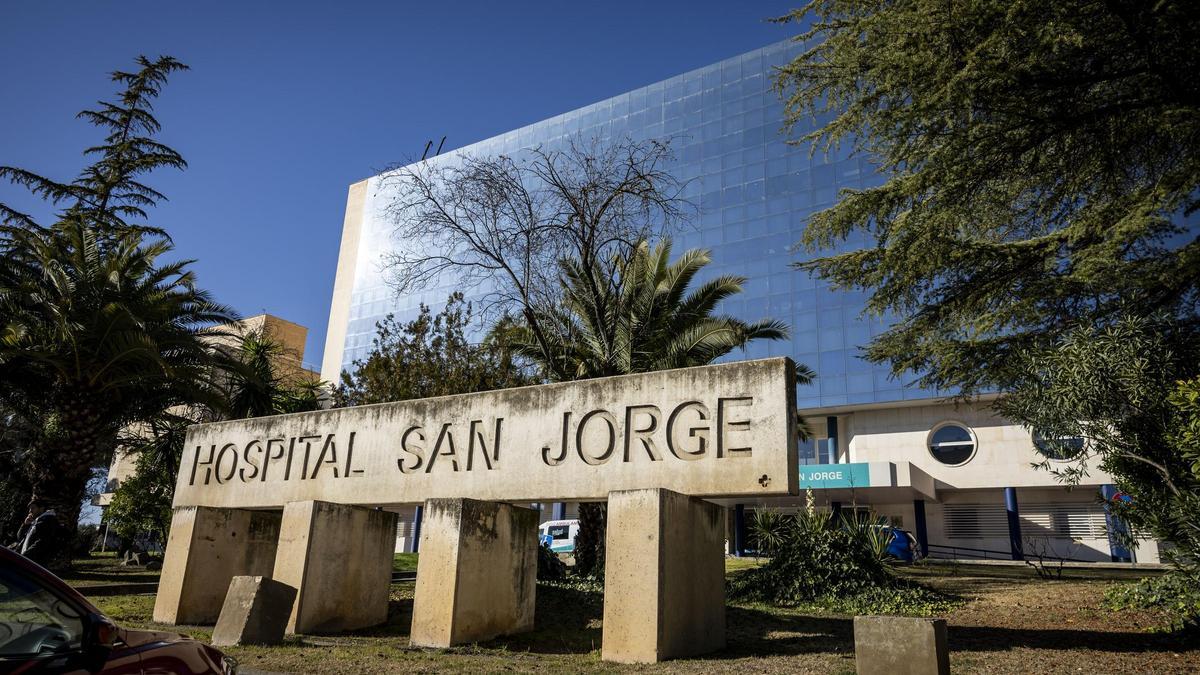Fachada del hospital San Jorge de Huesca, donde trabajaba como pediatra uno de los tres fallecidos en el alud de Panticosa.