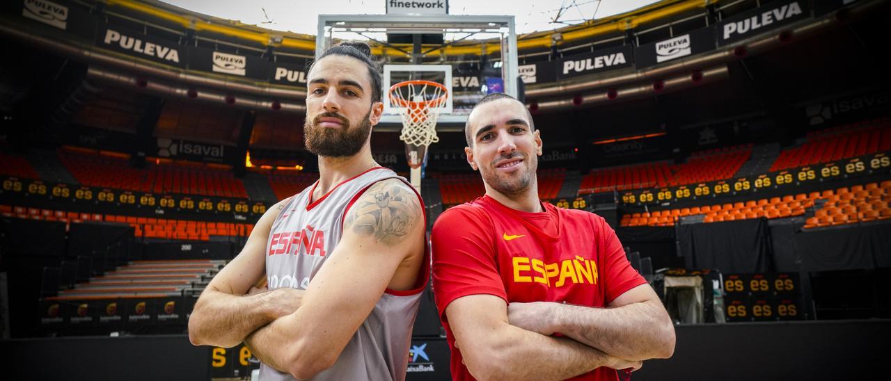 Los exjugadores del Oviedo Baloncesto Francis Alonso y Ferrán Bassas, con la selección española