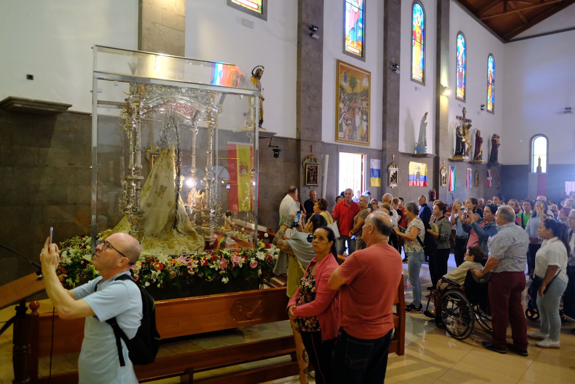 Encuentro de la Virgen del Pino con estudiantes de Secundaria en Vecindario