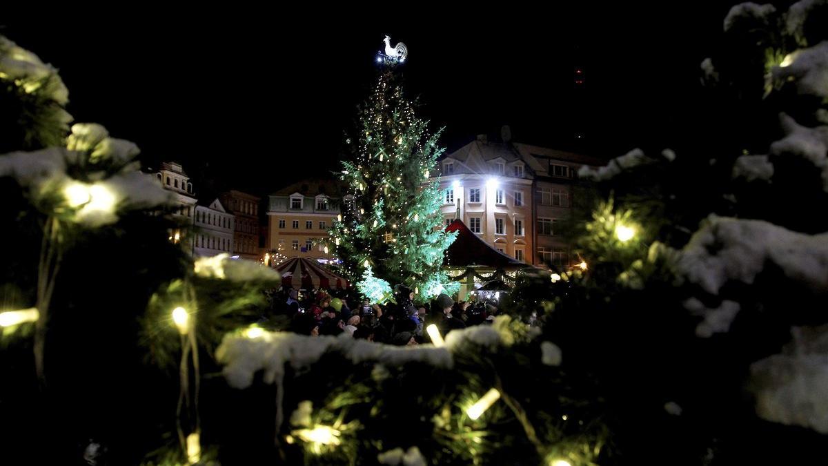 Las calles de Riga se preparan para la Navidad