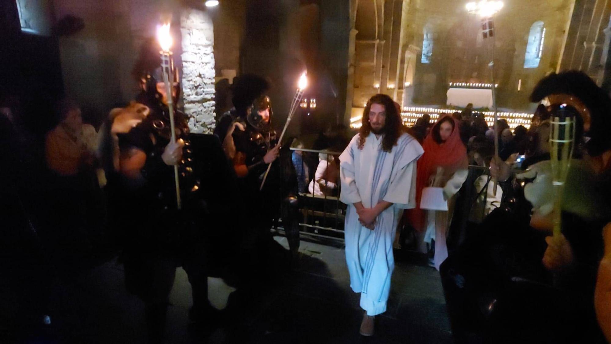 EN IMÁGENES | Vía crucis viviente en Villanueva de Oscos