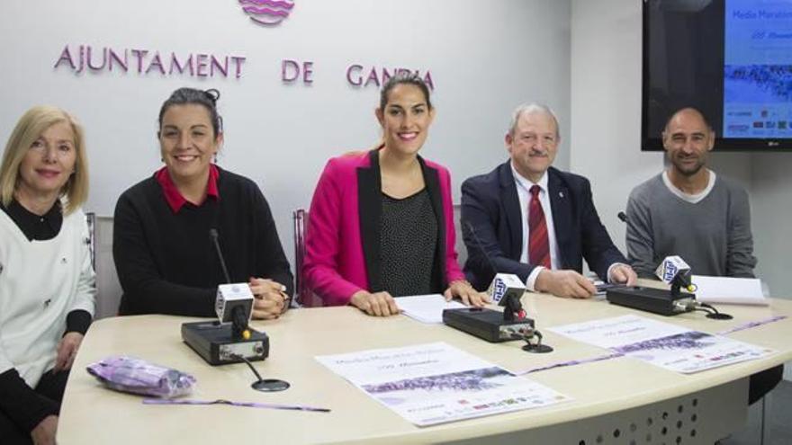 Presentación de la Roller Gandia con los organizadores y las concejalas Milvaques y Morant.