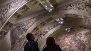 Barcelona. 12.12.2025. Cultura. Pinturas de Sijena en una de las salas de arte románico en el MNAC, Museo Nacional de Arte de Catalunya. Fotografía de Jordi Cotrina