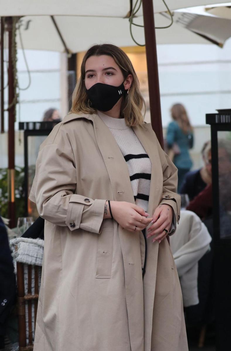 Alba Díaz con trench de la colección de Everlast para Zara