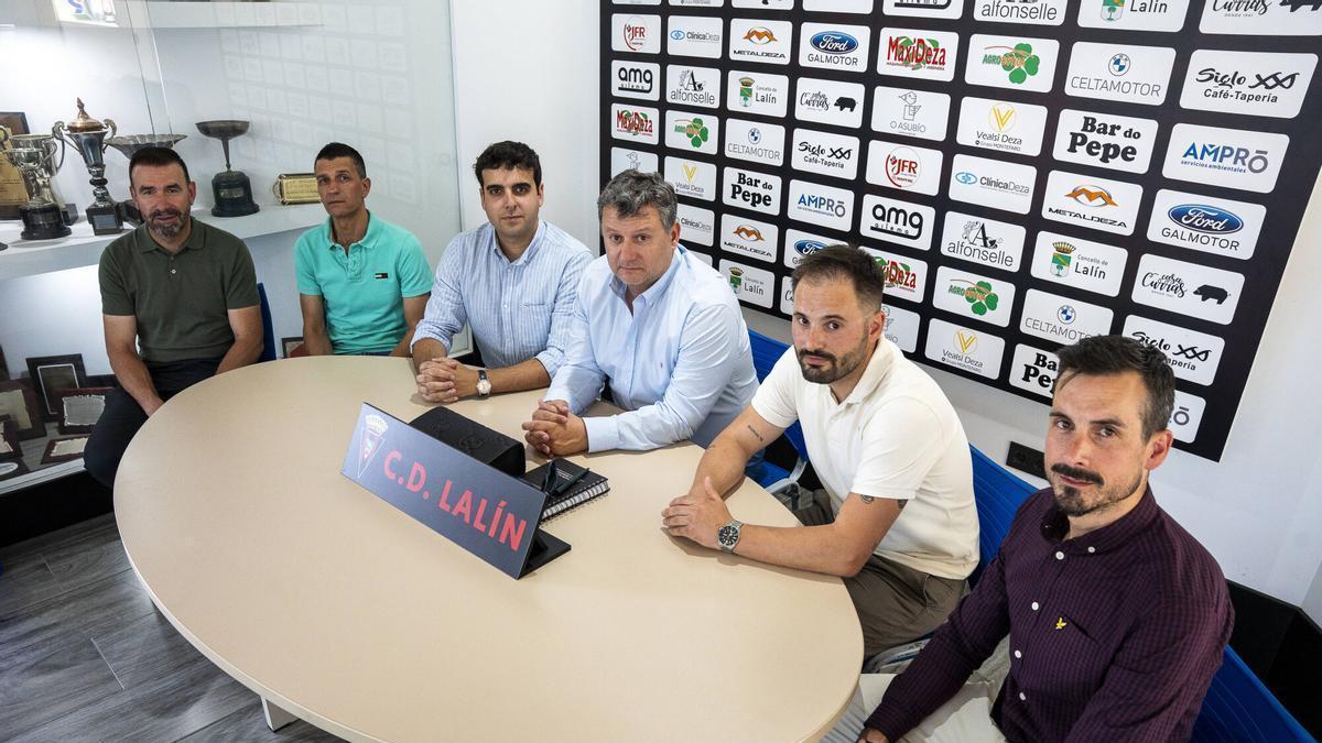 Un instante de la asamblea del CD Lalín, ayer, en el Cortizo