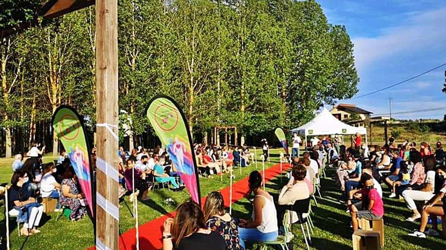 San Pedro de Ceque acoge un desfile benéfico de moda infantil