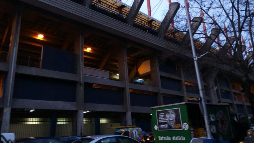 Destrozos en la cubierta del estadio // Gemma Malvido