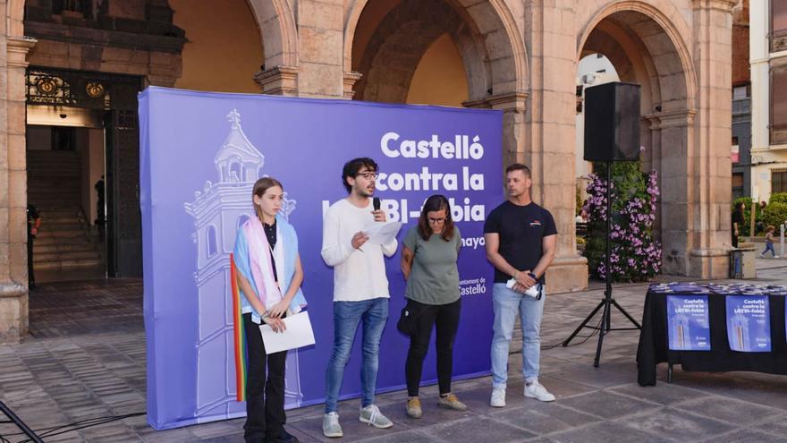 Lectura del manifiesto del día internacional contra la LGTBIfobia en Castelló