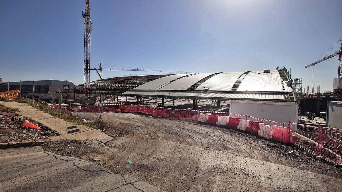 Estado de la construcción del edificio de enlace del Aeropuerto Tenerife Sur, ayer | | MARÍA PISACA