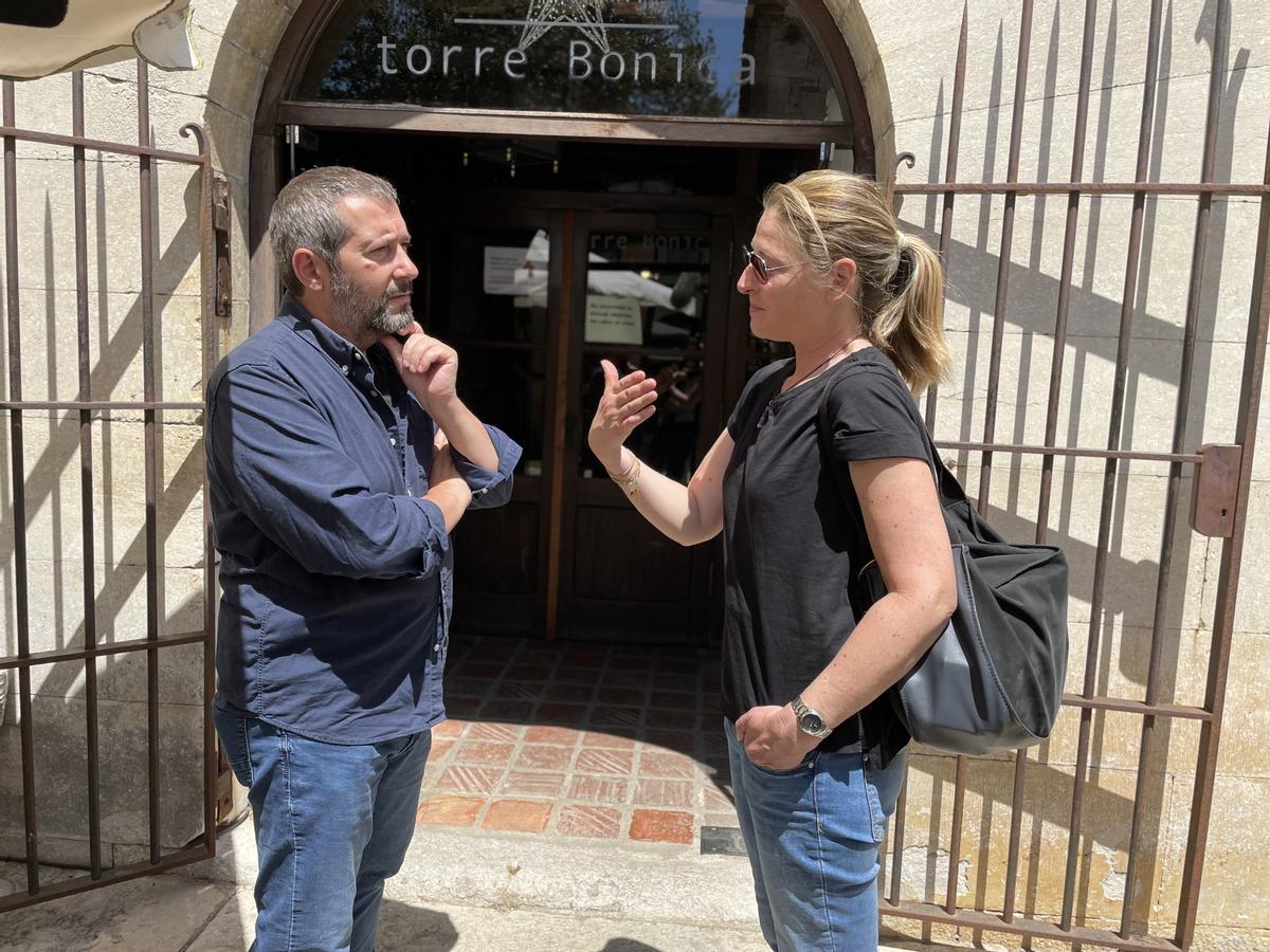 Carles Porta i la germana de la víctima durant una entrevista