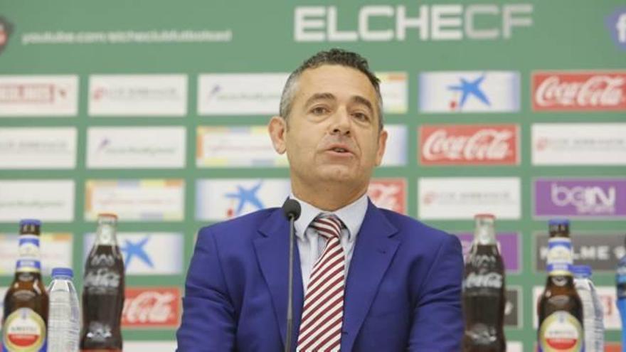 El presidente del Elche, Diego García, en el estadio Martínez Valero.