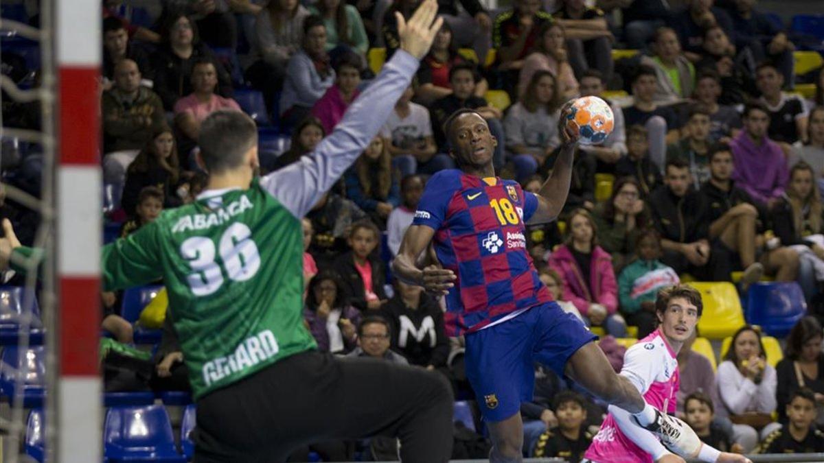 Gerard Forns, meta catalán del Cangas, ante el FC Barcelona