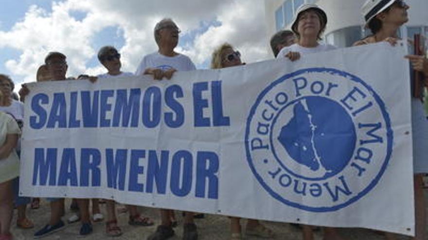 Concentración el pasado verano para salvar el Mar Menor