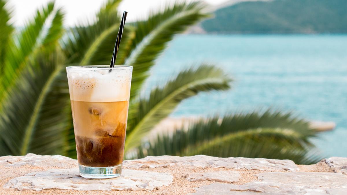 El café puede ser una bebida idónea también para el verano.