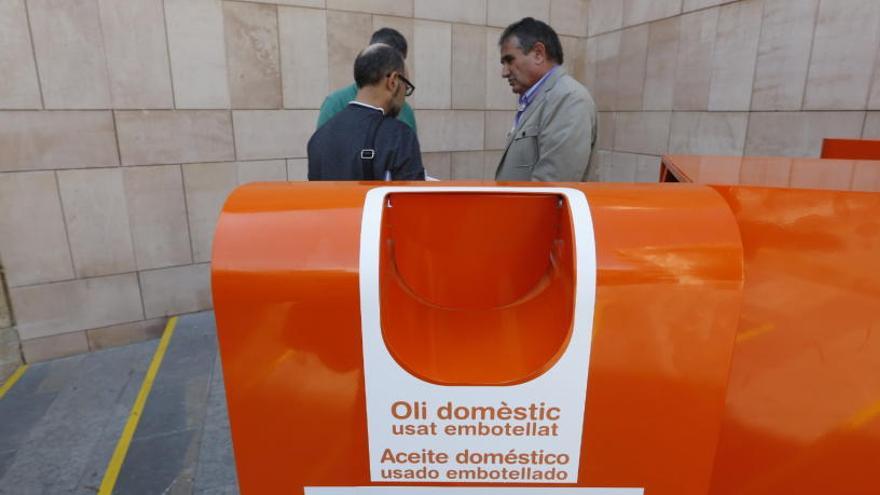 El Ayuntamiento lanzará una campaña para reciclar más aceite doméstico