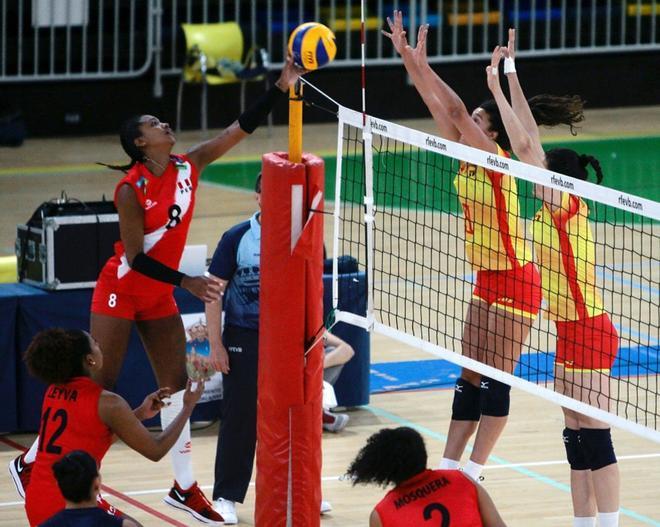 Las selecciones absolutas femeninas de Voleibol de España y Perú se encuentran en un encuentro amistoso de preparación para la Liga de Oro Europea, esta tarde en el Palacio Multiusos de Guadalajara.