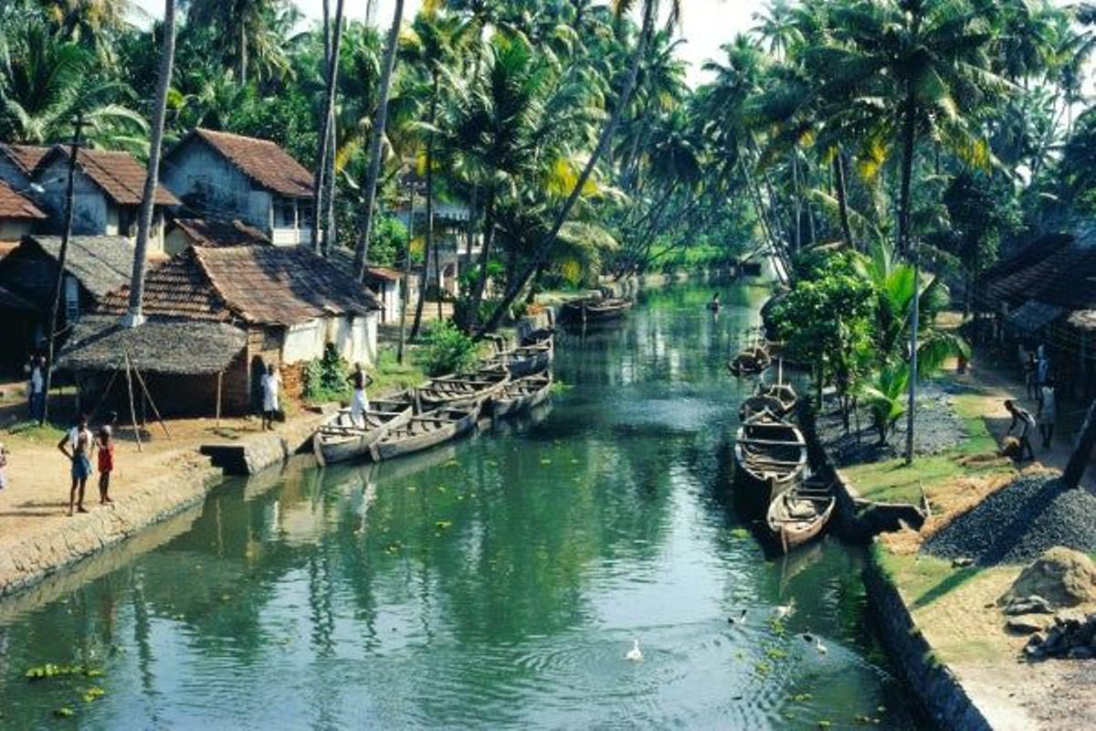 FOTO: SYBIL SASOON  La vida en los "backwaters" transcurre inmutable, como el andar tambale