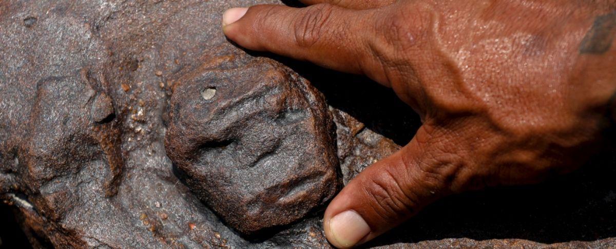 Antiguos grabados rupestres en el Yacimiento Arqueológico de Lajes, en Brasil.