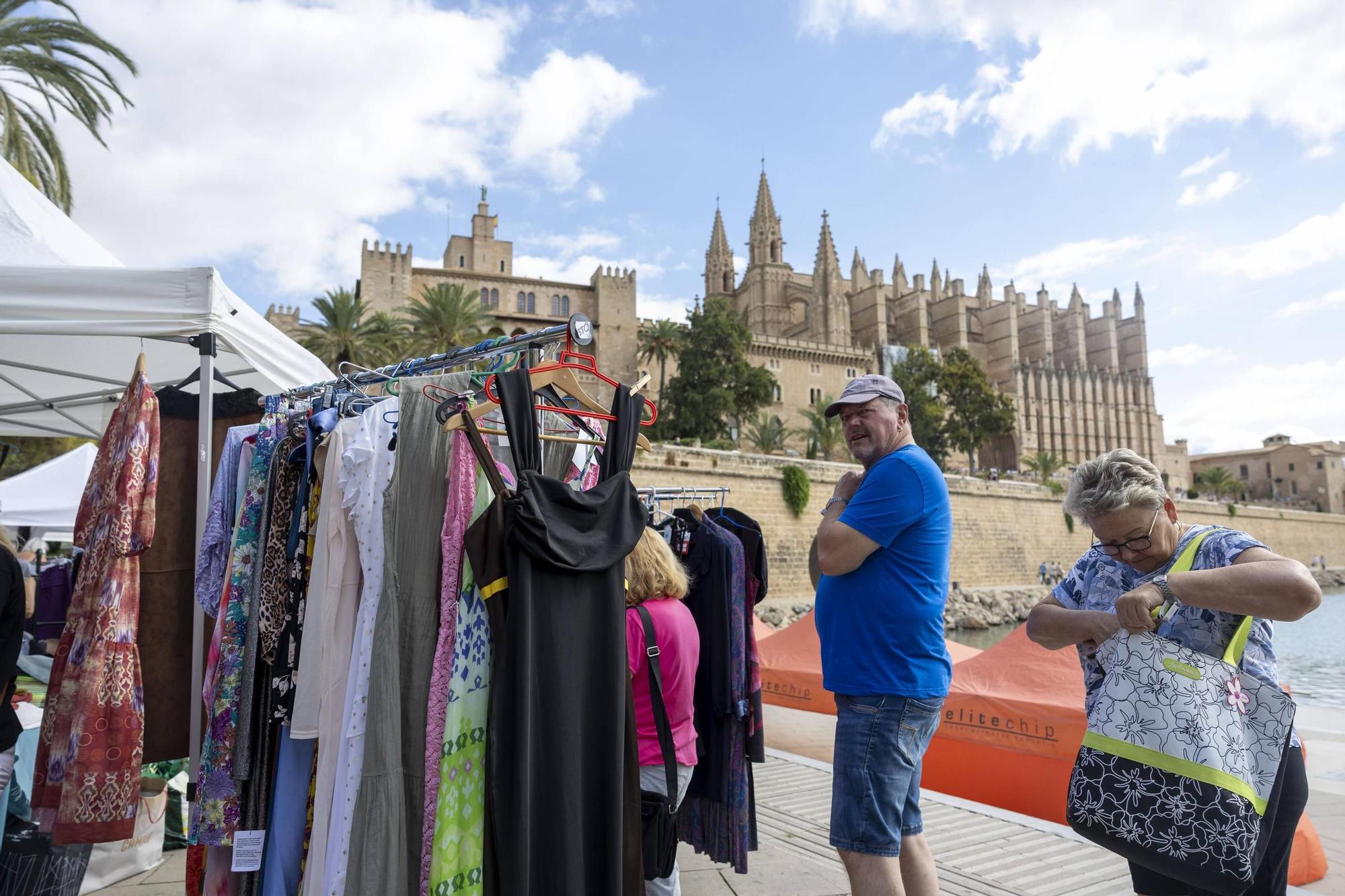 FOTOS | La Fundación RANA celebra su tradicional mercadillo solidario en el Parc de la Mar