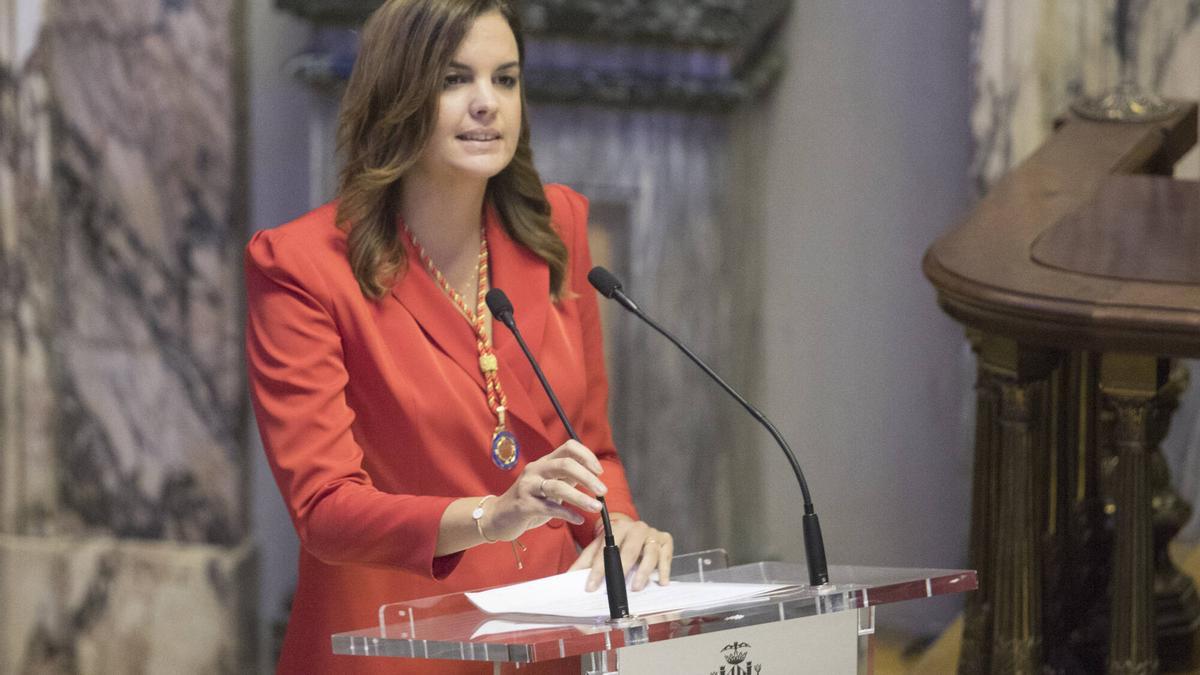 La portavoz socialista Sandra Gómez ha advertido de posibles irregularidades en la EMT.