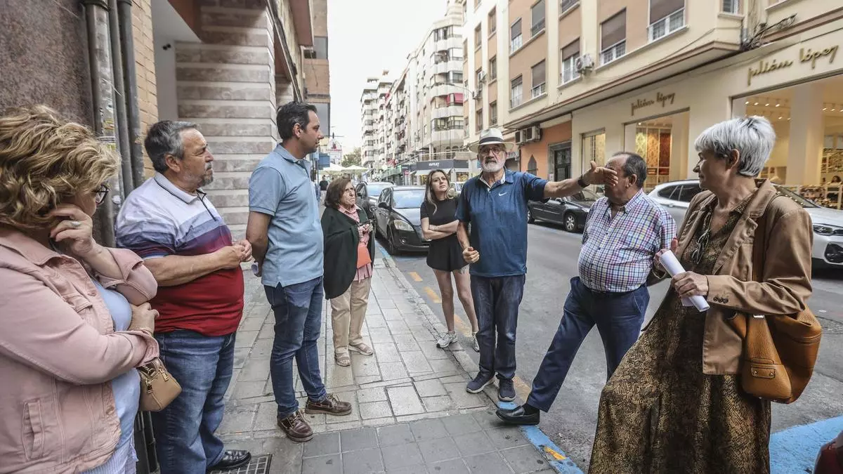 Vecinos de General Lacy denuncian que  su calle se convierte en una "ratonera" en Hogueras