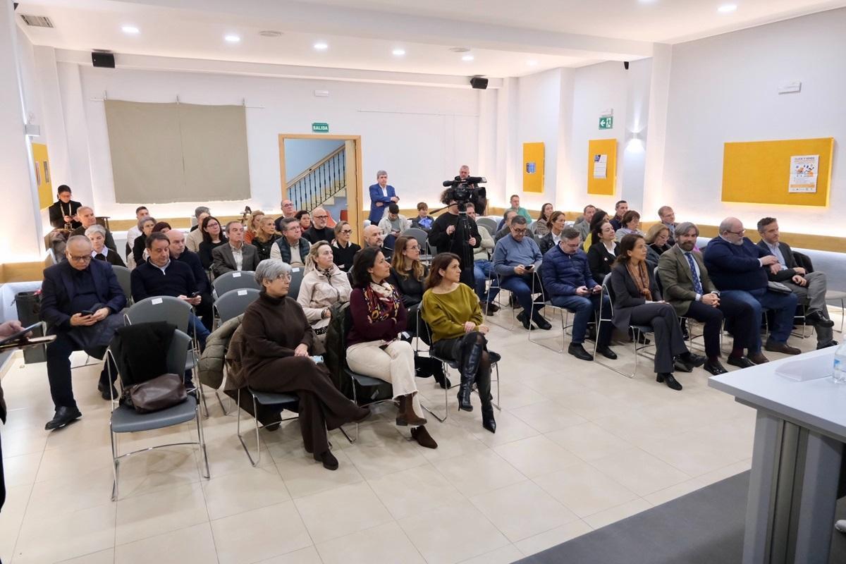 Publico asistente al acto de inauguración del Centro Universitario de Desarrollo de la UCO en Cabra.