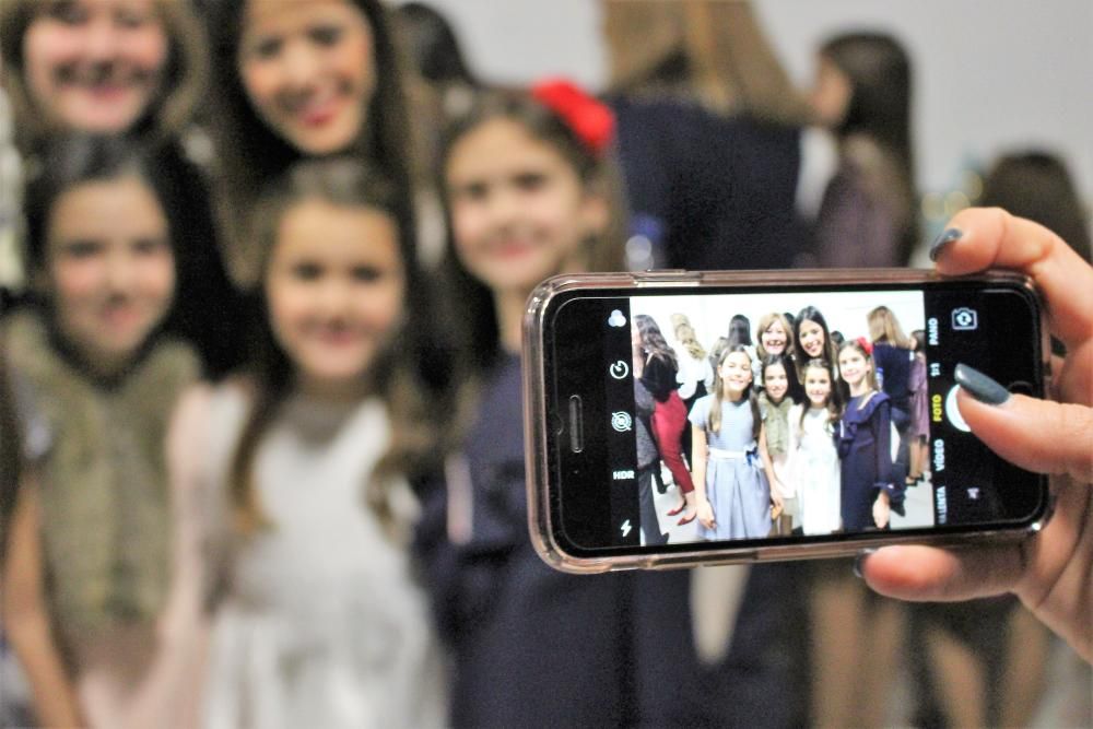 Entrega de las peinetas del "segundo traje" de las falleras mayores y cortes 2019