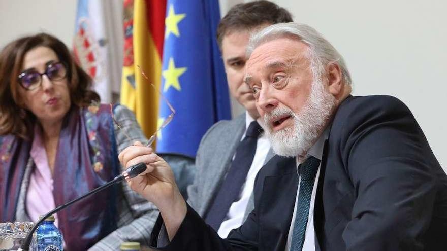 Enrique López Veiga, durante su comparecencia ayer en el Parlamento gallego. // Xoán Álvarez