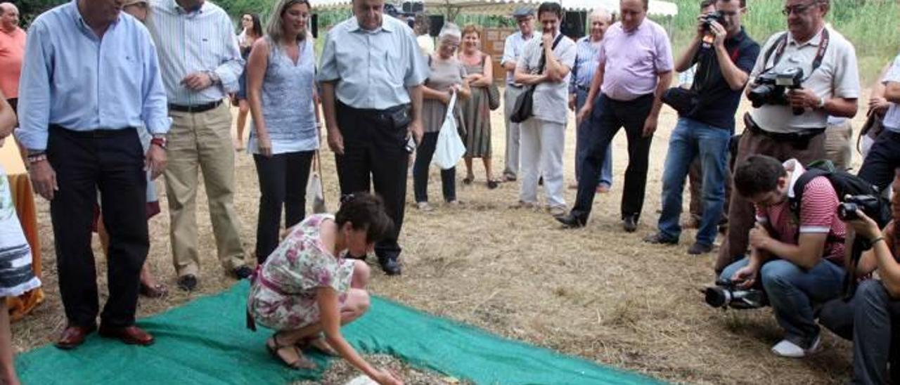 La primera piedra del edificio se colocó en agosto de 2010 por Angélica Such y Sedano.