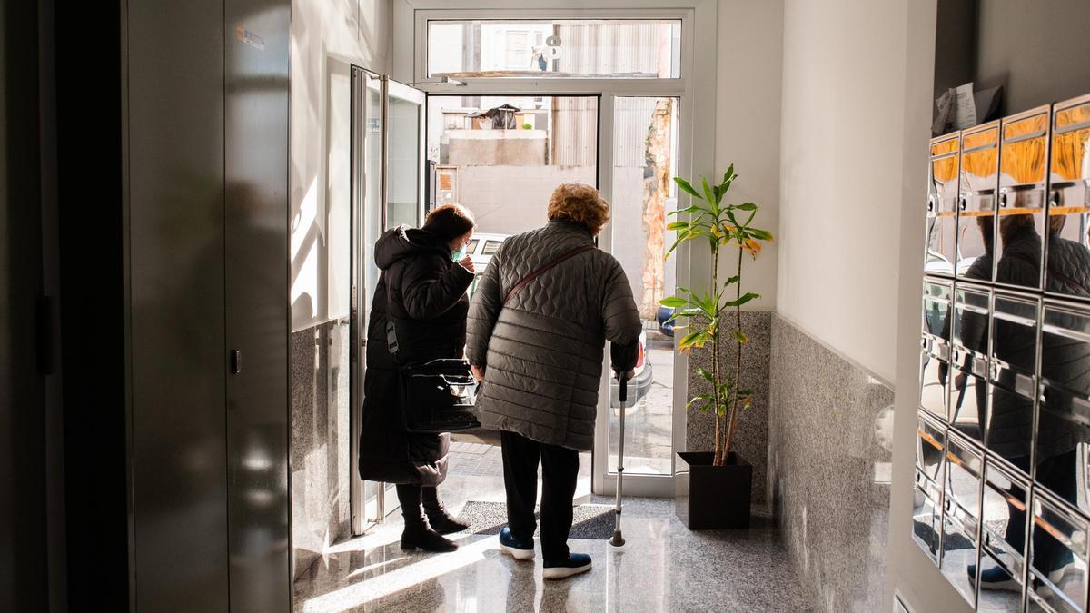 La trabajadora ejercía como auxiliar en el servicio de ayuda en el hogar. En la imagen, una imagen de archivo con una empleada que presta estos servicios