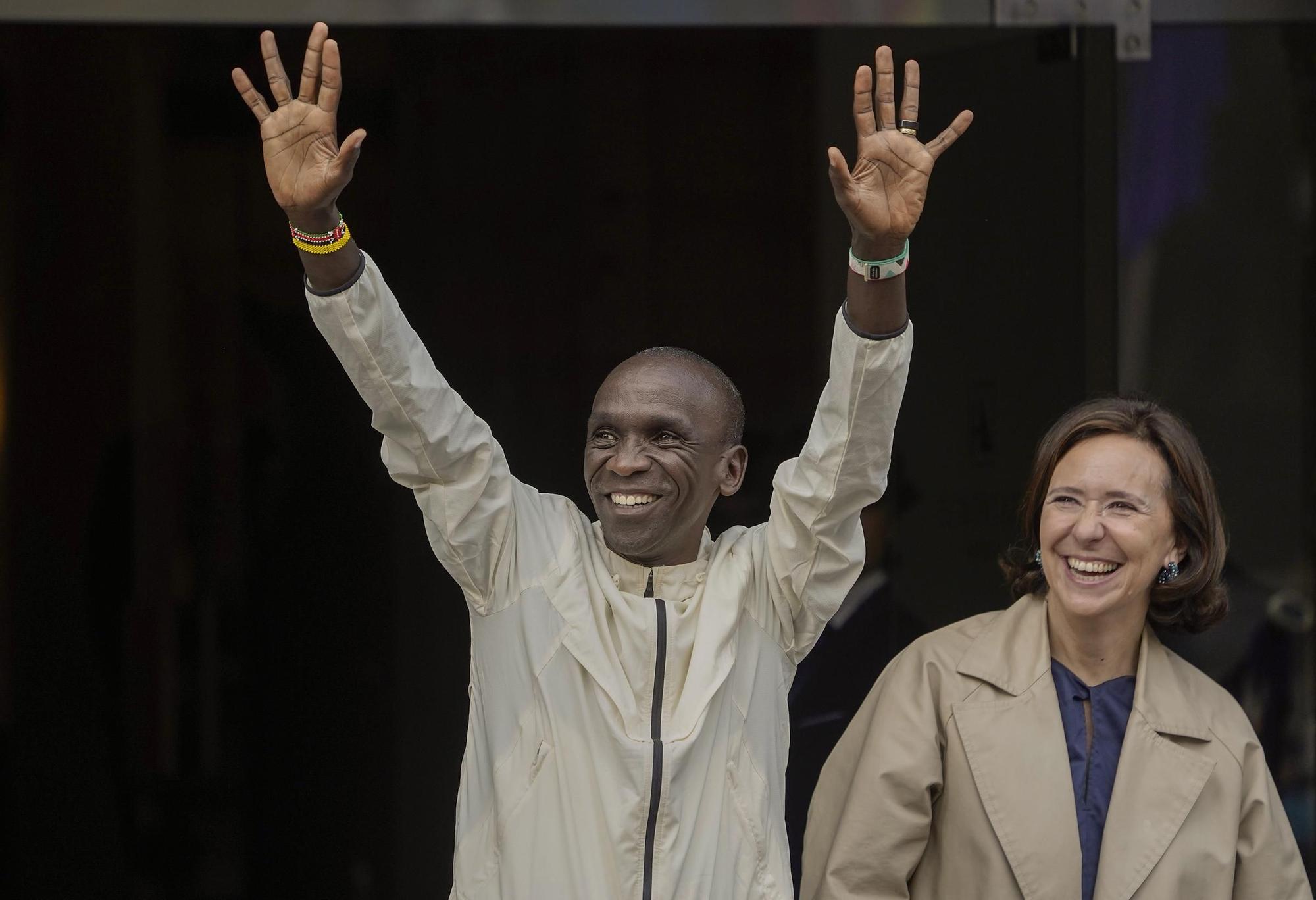 En imágenes: Kipchoge ya está en Oviedo para recibir el Premio "Princesa" de los Deportes