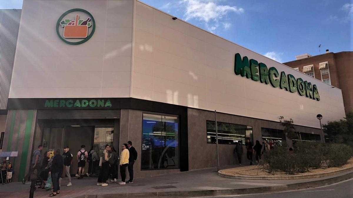 La fachada del nuevo supermercado de Mercadona en la ciudad de Alicante.