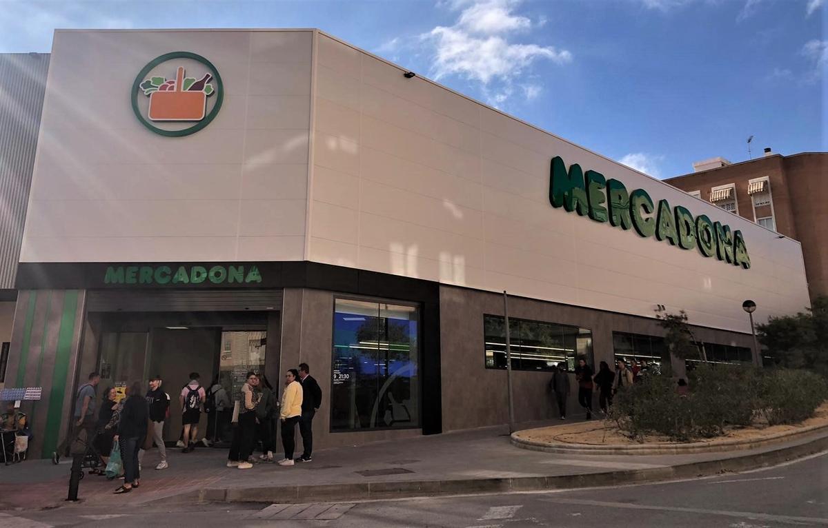 La fachada del nuevo supermercado de Mercadona en la ciudad de Alicante.