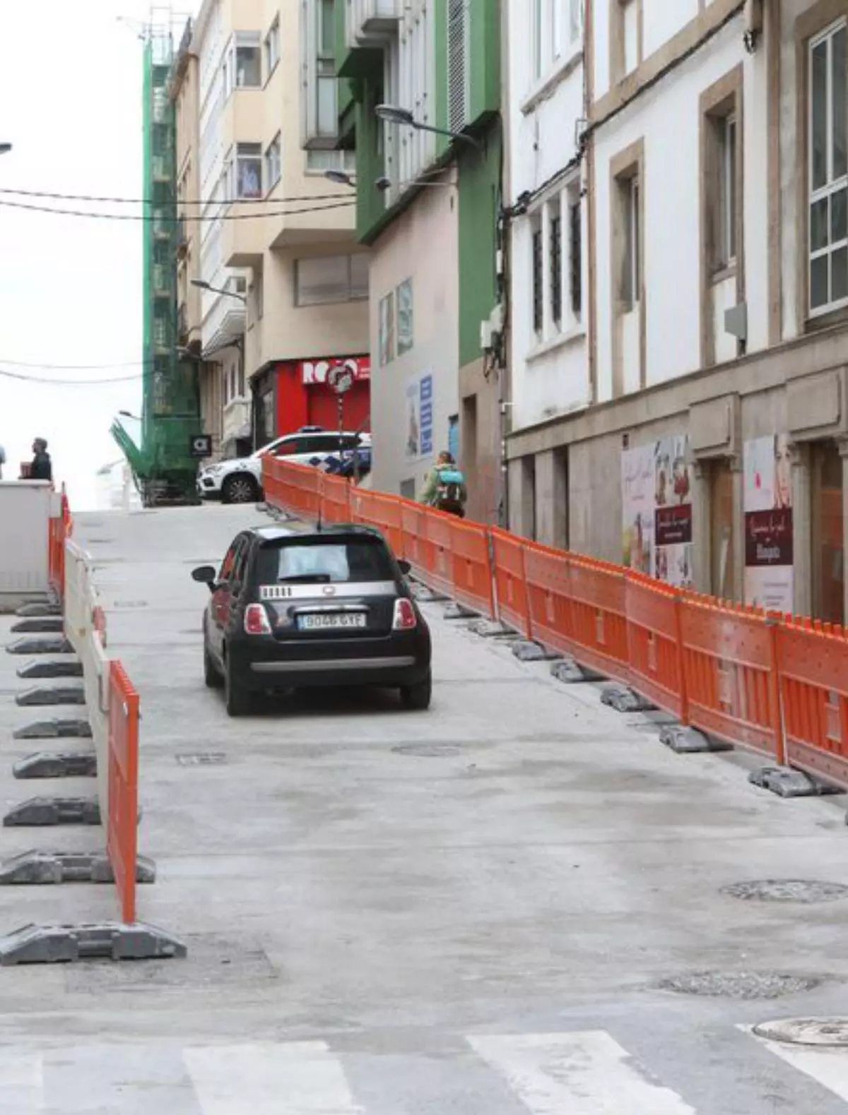 La calle Sol reabre al tráfico hasta su cruce con Orzán tras el final de las obras en su calzada