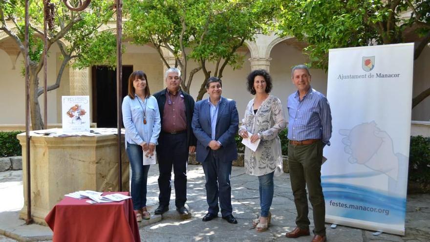 Alcalde y regidores del ayuntamiento de Manacor, durante la presentación de ayer.