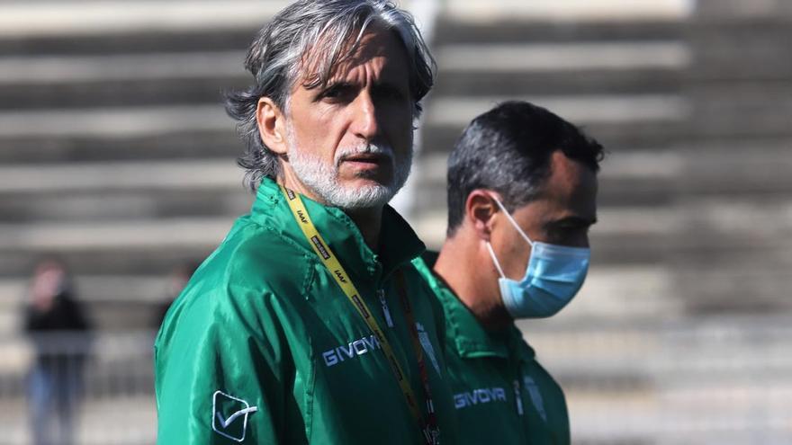 Pablo Alfaro, entrenador del Córdoba CF, en un entrenamiento en la Ciudad Deportiva.