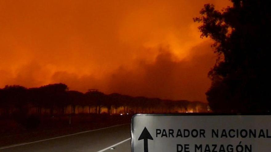 Més de 2.000 desallotjats en l&#039;incendi de Huelva