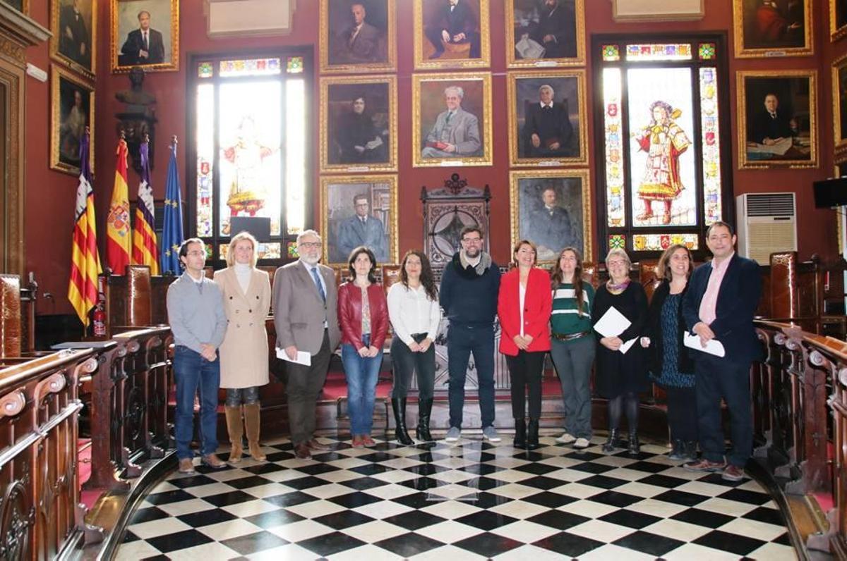Todos los partidos con representación en Cort firmaron el acuerdo.