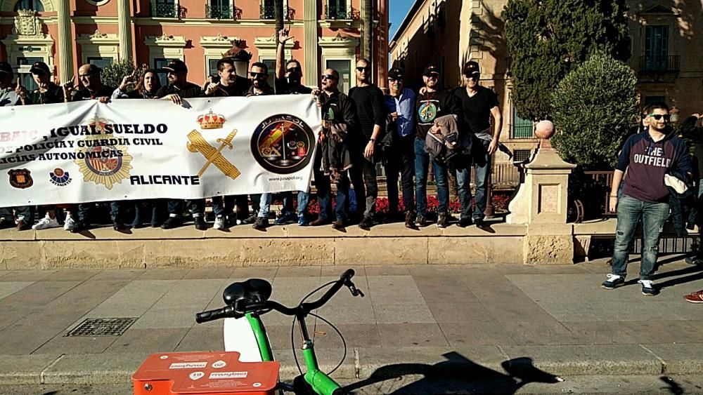 Agentes de Alicante en la protesta de Murcia.