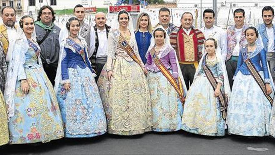 La lluvia obliga a los falleros a aplazar a hoy la ofrenda a la ‘Geperudeta’ en la Vall