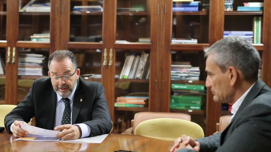 Los asesores fiscales de Canarias proponen a Educación incluir materias educativas relativas al REF en los centros escolares